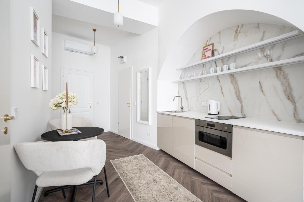 E13 - Grand Boulevard Heritage Suite - Best Location By Bqa 부다페스트 외부 사진