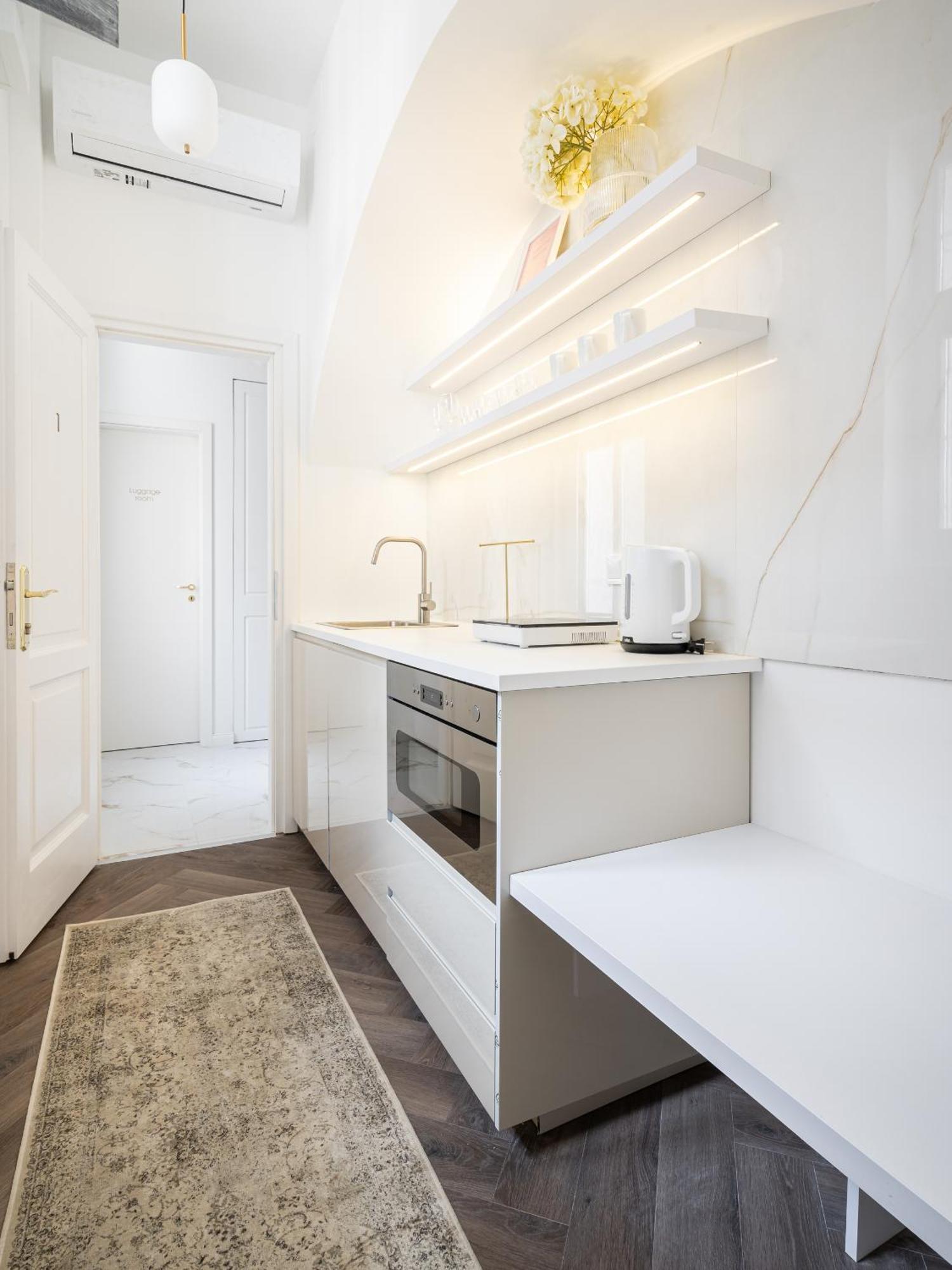 E13 - Grand Boulevard Heritage Suite - Best Location By Bqa 부다페스트 객실 사진